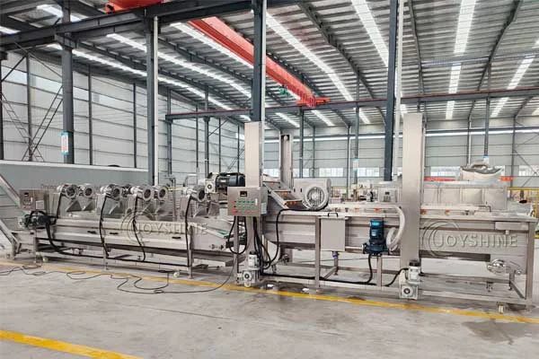 High-pressure spray cleaning section for seaweed washing