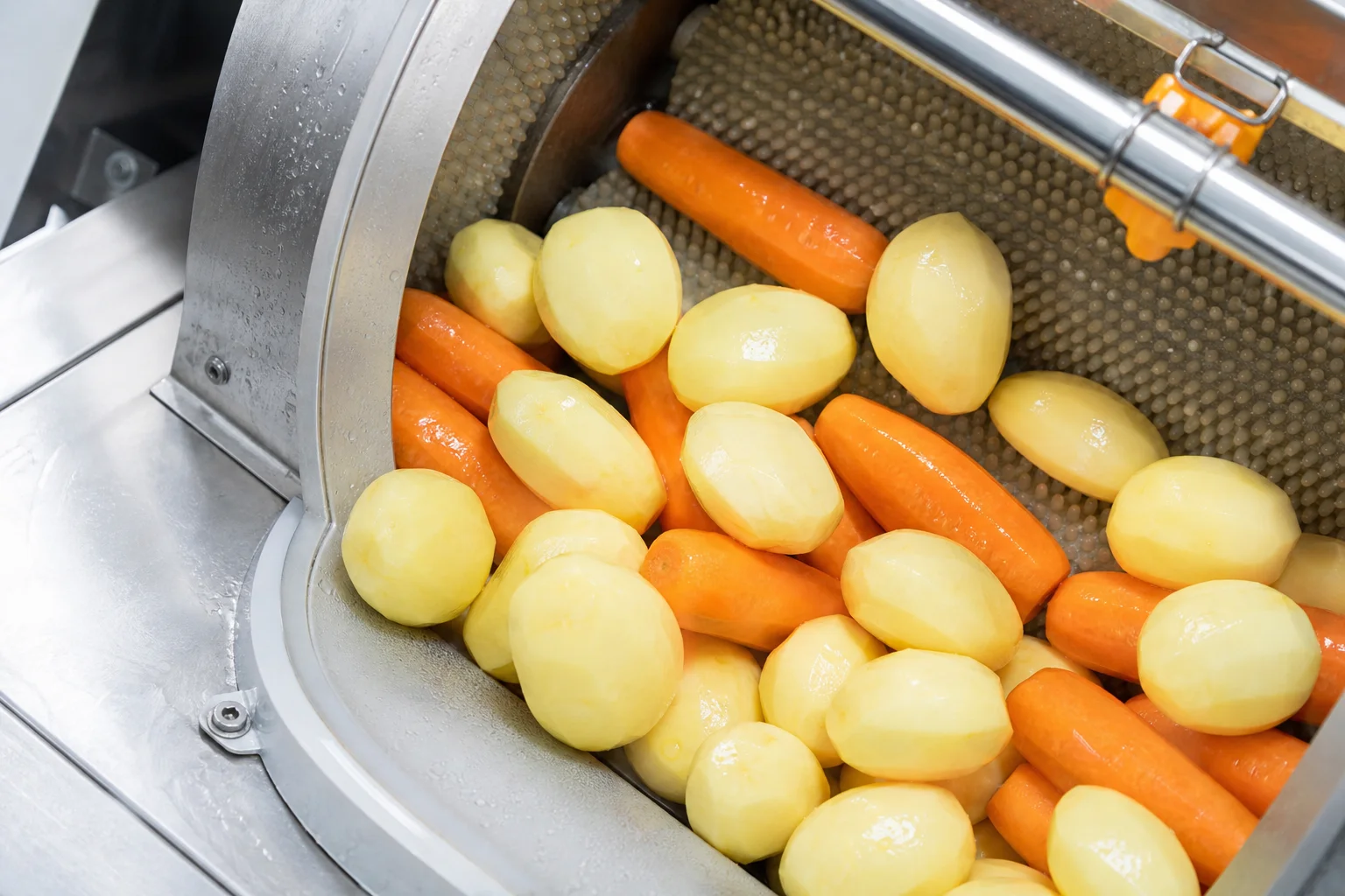 Root vegetable peeling machine for potatoes and carrots